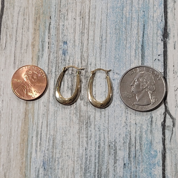 Ma 14k Oval little Hoop Earrings. - Picture 8 of 12